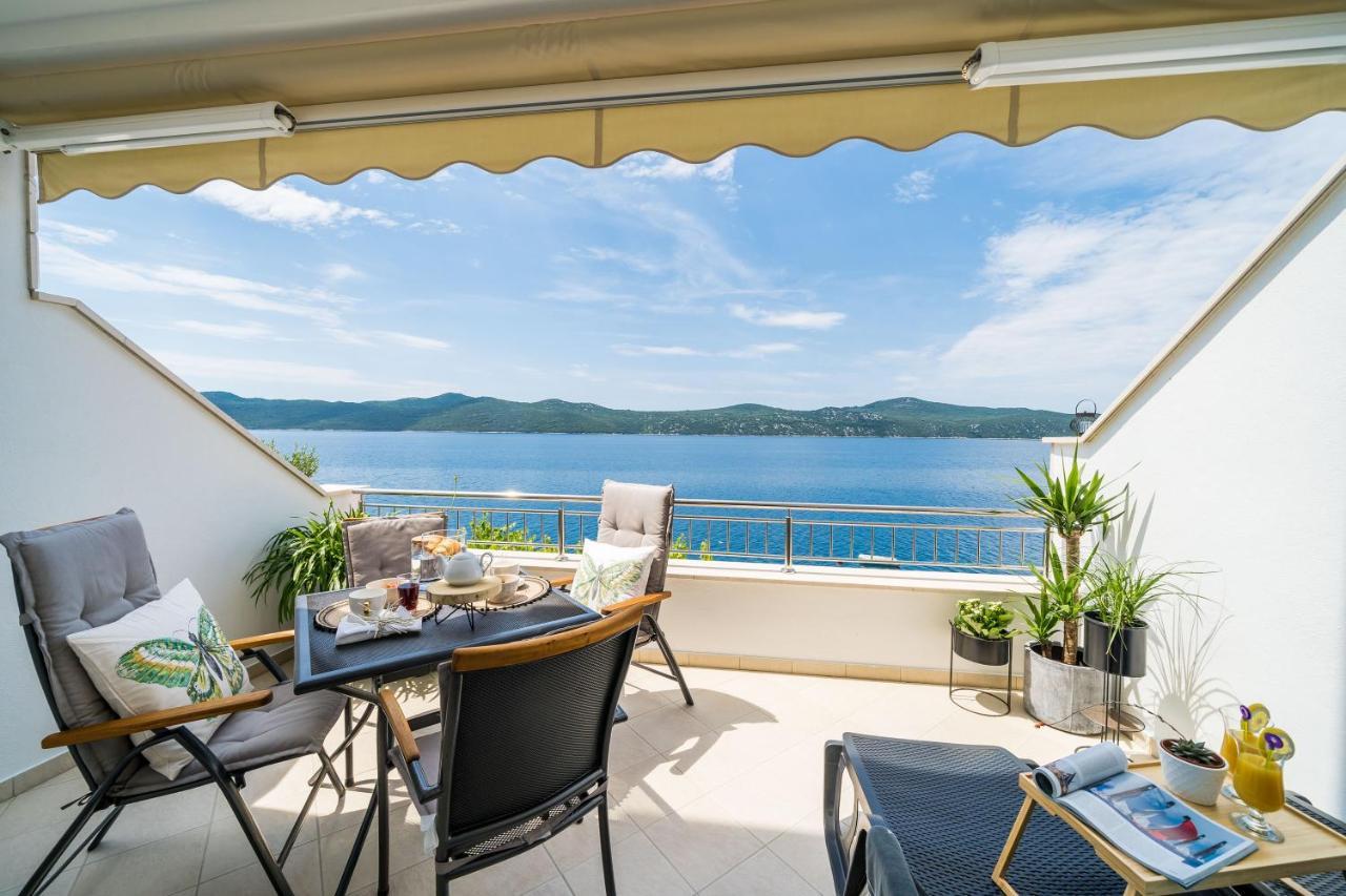 Apartments Ratac Lobrovic With Private Beach And Beautiful Sunset สลาโน ภายนอก รูปภาพ