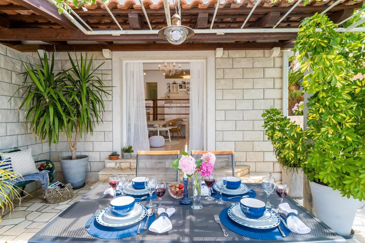 Apartments Ratac Lobrovic With Private Beach And Beautiful Sunset สลาโน ภายนอก รูปภาพ