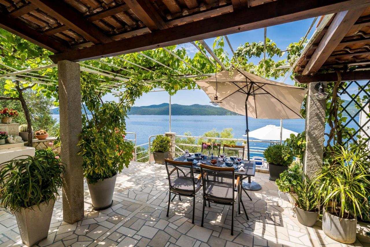 Apartments Ratac Lobrovic With Private Beach And Beautiful Sunset สลาโน ภายนอก รูปภาพ