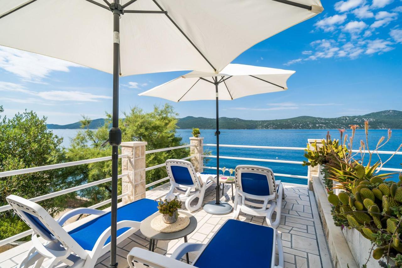 Apartments Ratac Lobrovic With Private Beach And Beautiful Sunset สลาโน ภายนอก รูปภาพ