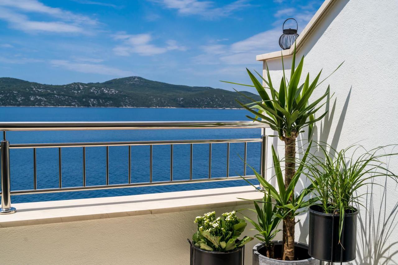 Apartments Ratac Lobrovic With Private Beach And Beautiful Sunset สลาโน ภายนอก รูปภาพ
