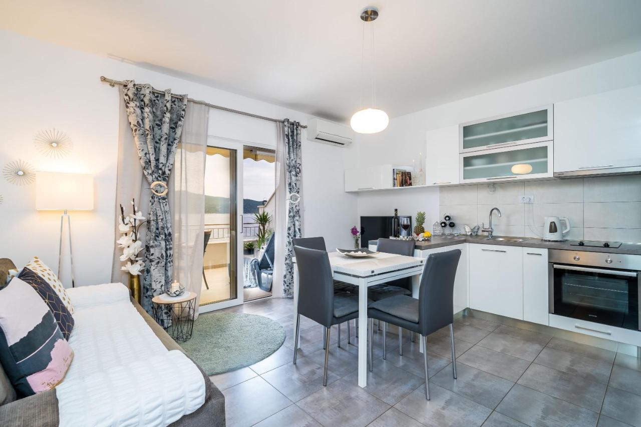 Apartments Ratac Lobrovic With Private Beach And Beautiful Sunset สลาโน ภายนอก รูปภาพ