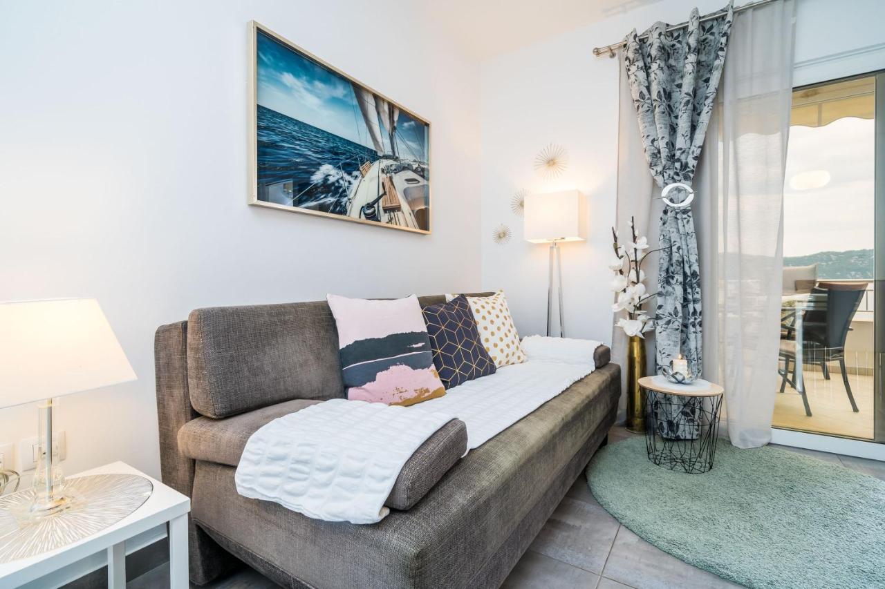 Apartments Ratac Lobrovic With Private Beach And Beautiful Sunset สลาโน ภายนอก รูปภาพ