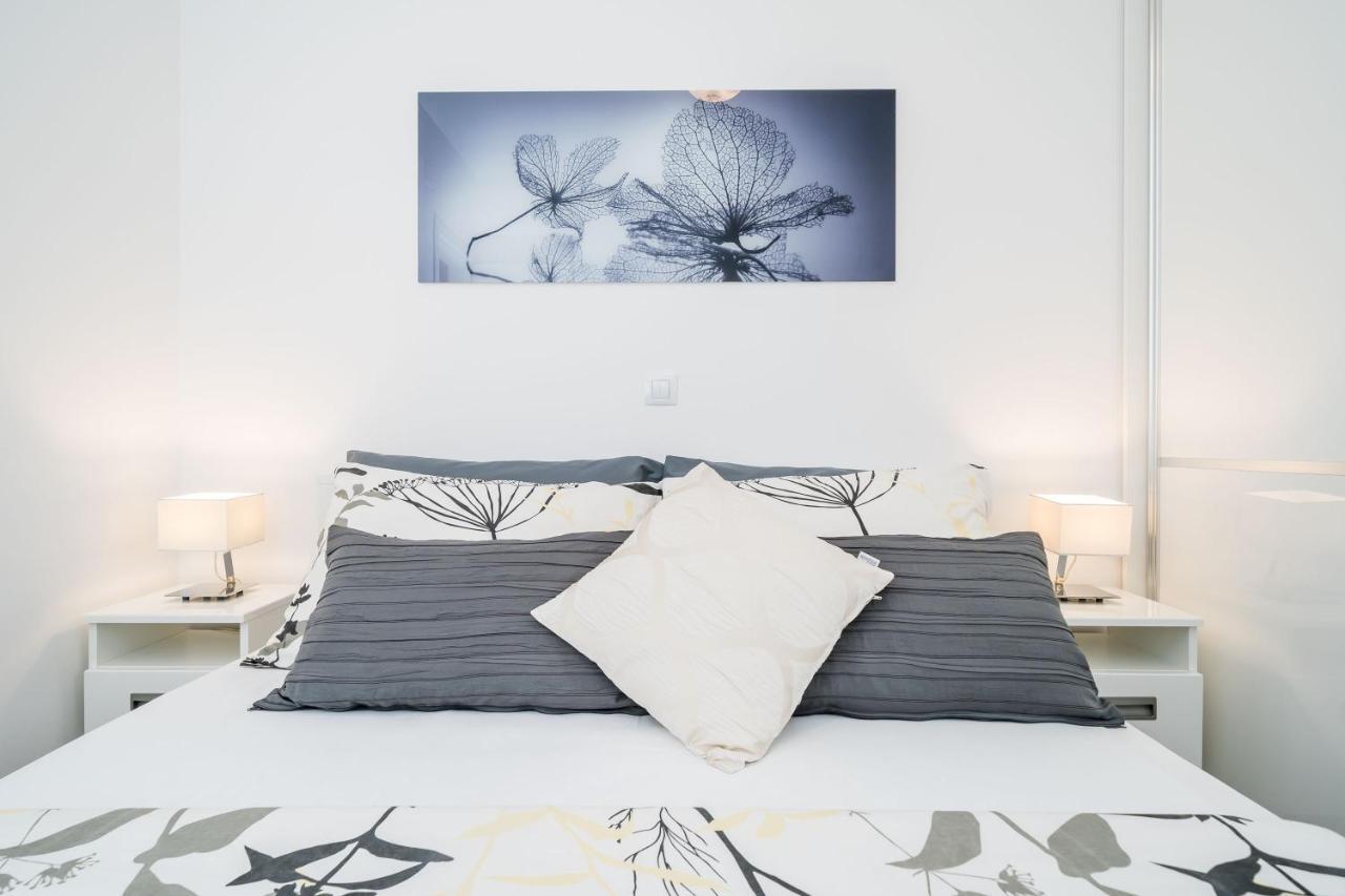 Apartments Ratac Lobrovic With Private Beach And Beautiful Sunset สลาโน ภายนอก รูปภาพ