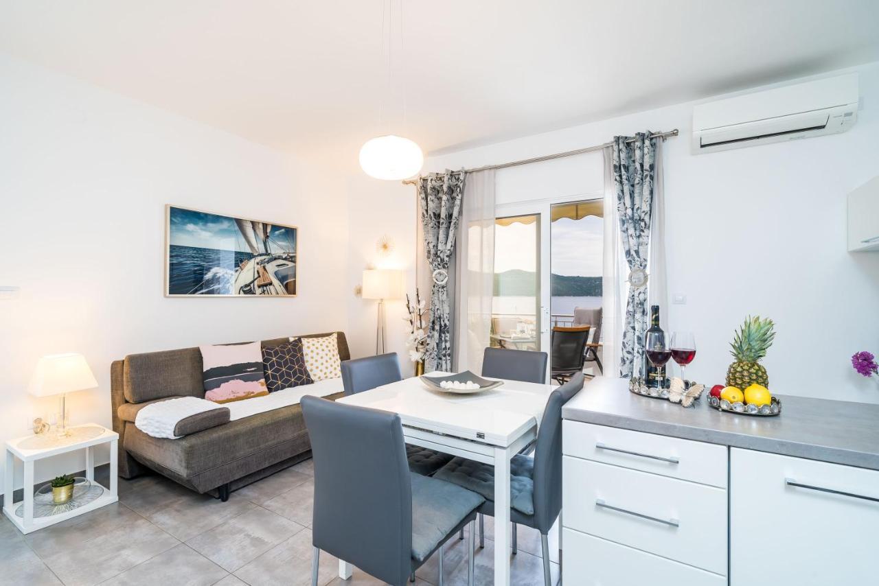 Apartments Ratac Lobrovic With Private Beach And Beautiful Sunset สลาโน ภายนอก รูปภาพ