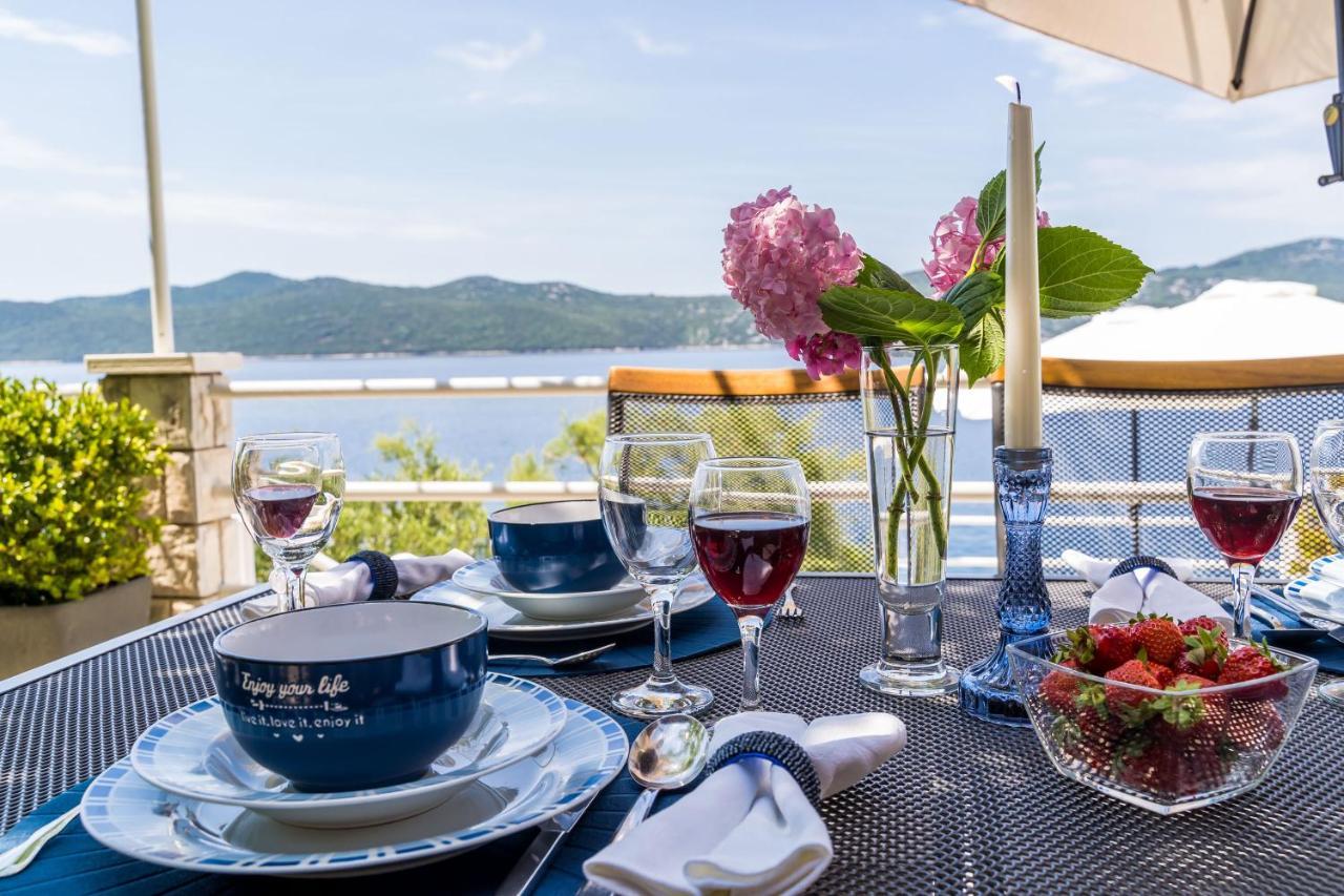 Apartments Ratac Lobrovic With Private Beach And Beautiful Sunset สลาโน ภายนอก รูปภาพ