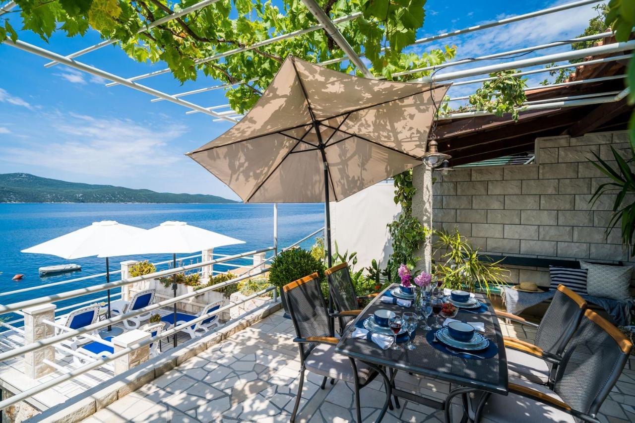 Apartments Ratac Lobrovic With Private Beach And Beautiful Sunset สลาโน ภายนอก รูปภาพ