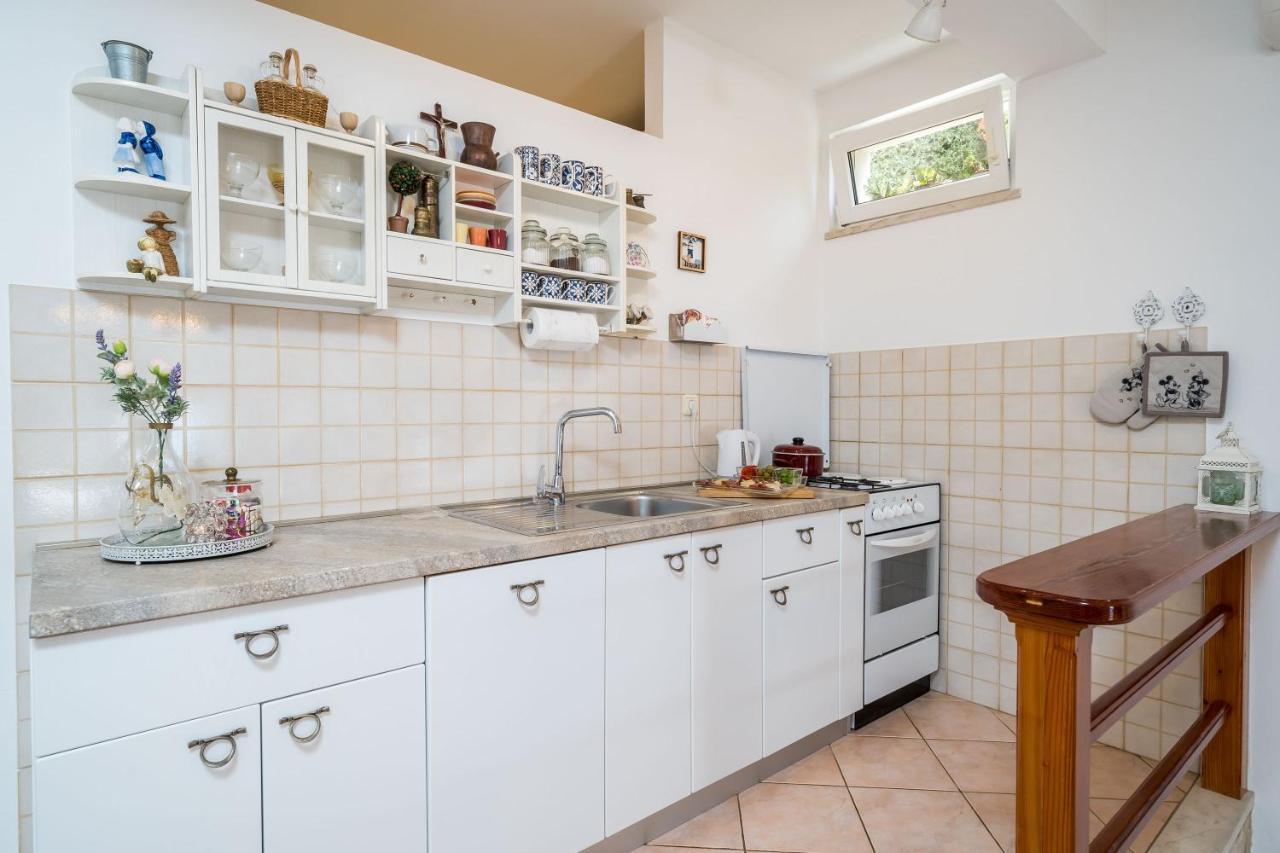 Apartments Ratac Lobrovic With Private Beach And Beautiful Sunset สลาโน ภายนอก รูปภาพ
