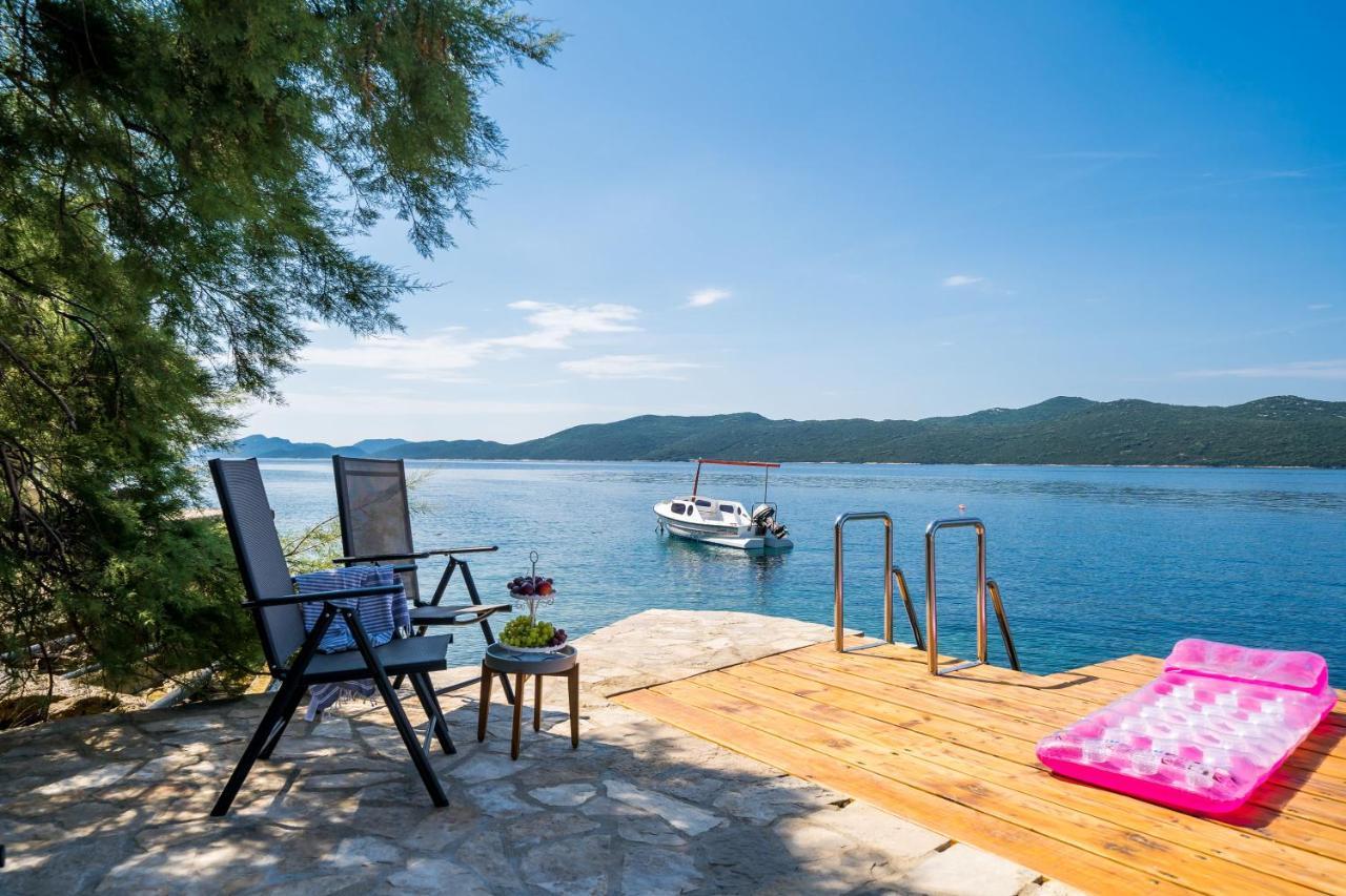 Apartments Ratac Lobrovic With Private Beach And Beautiful Sunset สลาโน ภายนอก รูปภาพ