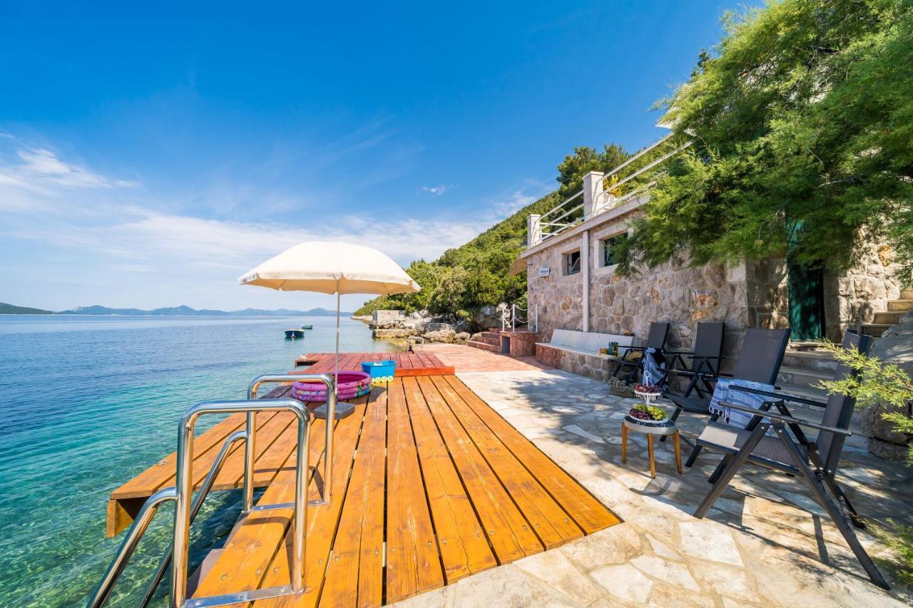 Apartments Ratac Lobrovic With Private Beach And Beautiful Sunset สลาโน ภายนอก รูปภาพ