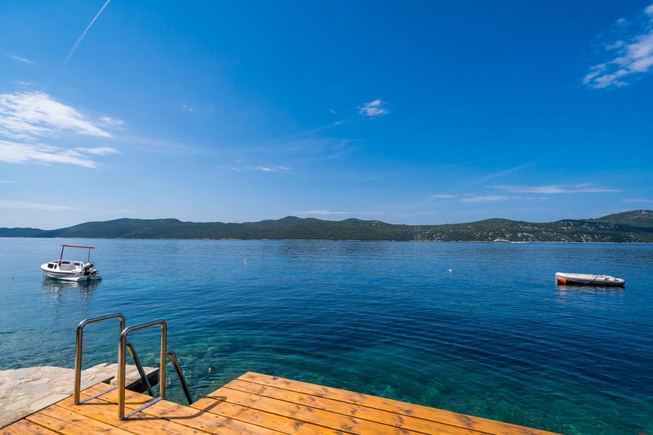 Apartments Ratac Lobrovic With Private Beach And Beautiful Sunset สลาโน ภายนอก รูปภาพ