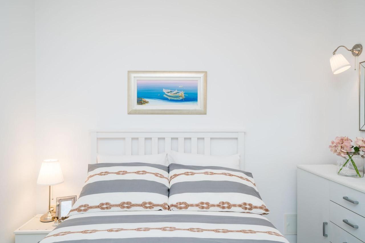 Apartments Ratac Lobrovic With Private Beach And Beautiful Sunset สลาโน ภายนอก รูปภาพ