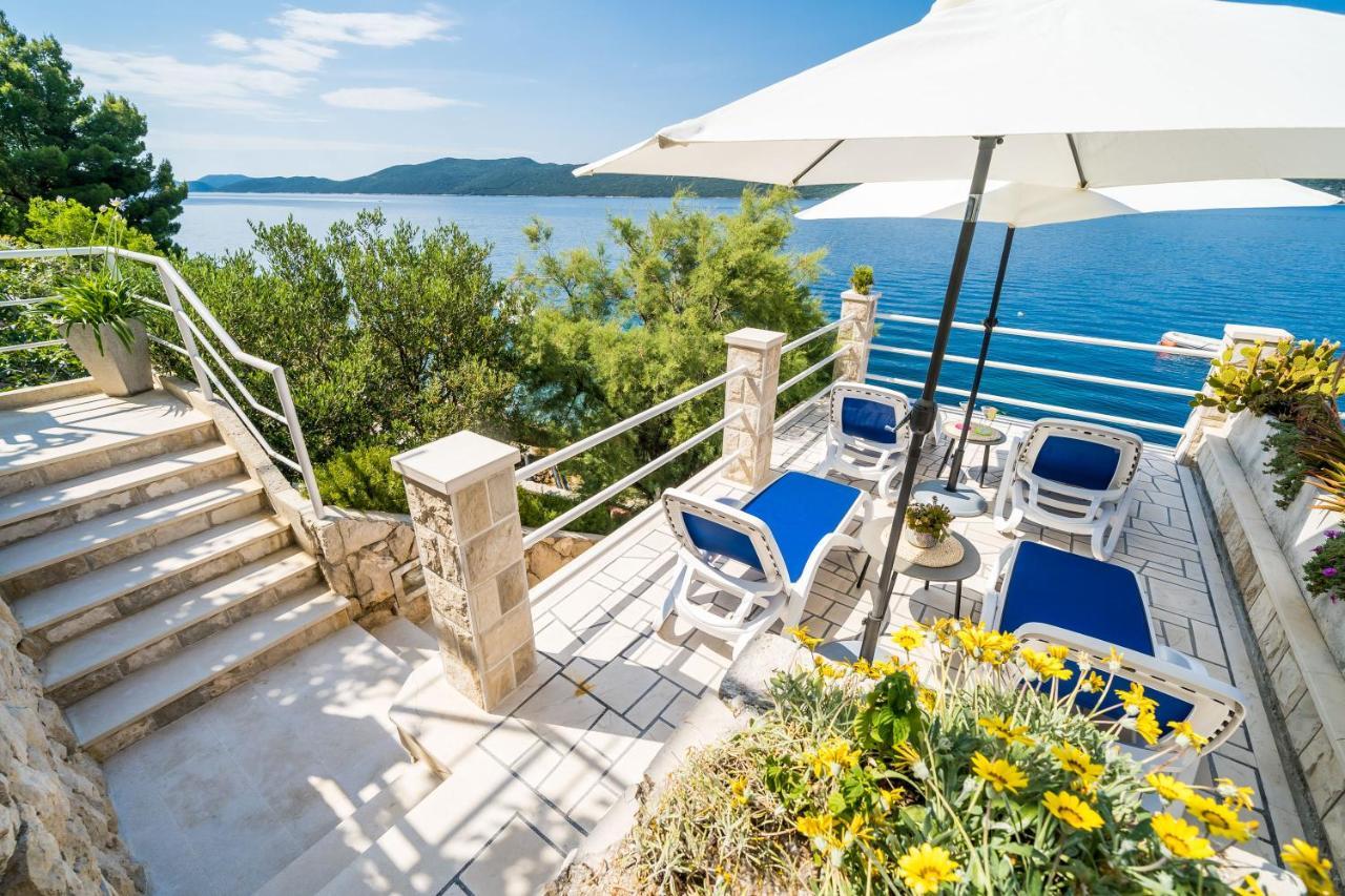 Apartments Ratac Lobrovic With Private Beach And Beautiful Sunset สลาโน ภายนอก รูปภาพ