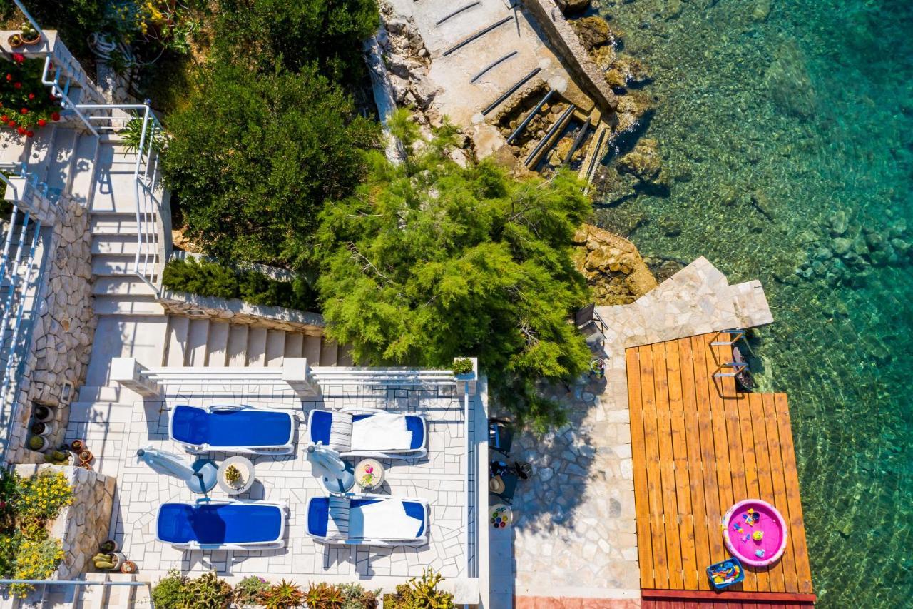 Apartments Ratac Lobrovic With Private Beach And Beautiful Sunset สลาโน ภายนอก รูปภาพ