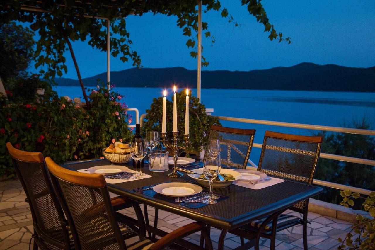 Apartments Ratac Lobrovic With Private Beach And Beautiful Sunset สลาโน ภายนอก รูปภาพ