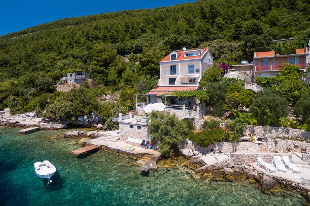 Apartments Ratac Lobrovic With Private Beach And Beautiful Sunset สลาโน ภายนอก รูปภาพ