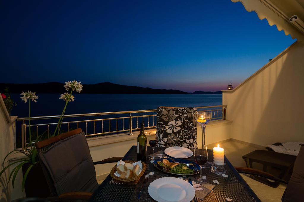 Apartments Ratac Lobrovic With Private Beach And Beautiful Sunset สลาโน ภายนอก รูปภาพ