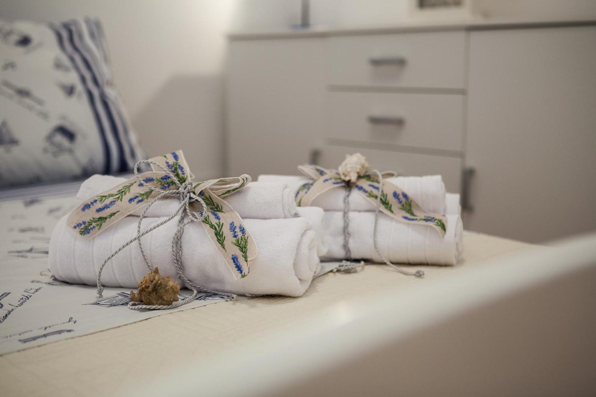 Apartments Ratac Lobrovic With Private Beach And Beautiful Sunset สลาโน ภายนอก รูปภาพ